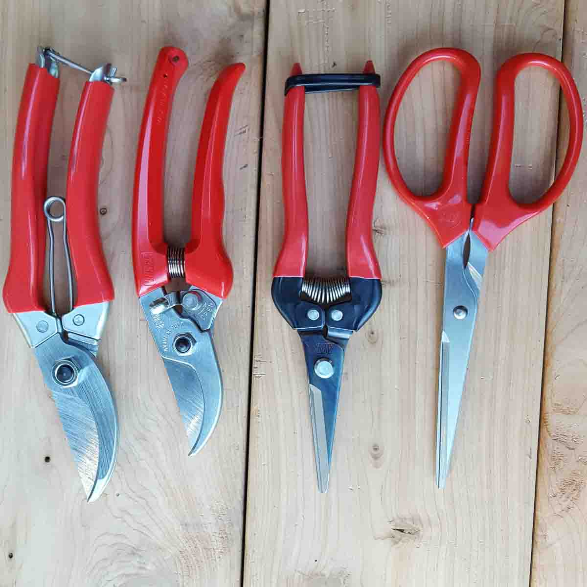 We sell a variety of ARS cutting tools for pruning and harvesting, when you need to snip instead of dig.