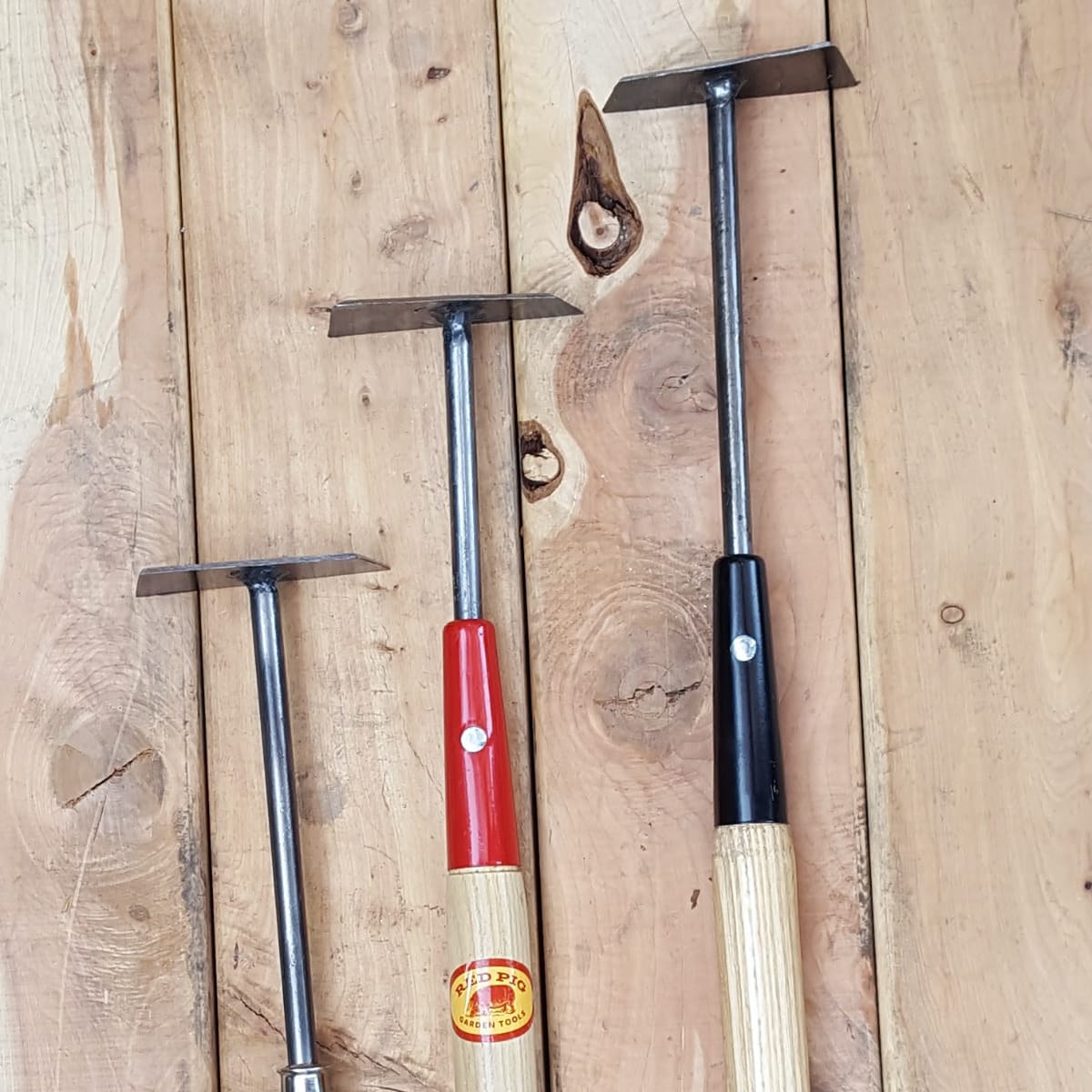 The thinning hoe is also available with a solid socket, although not pictured here.
